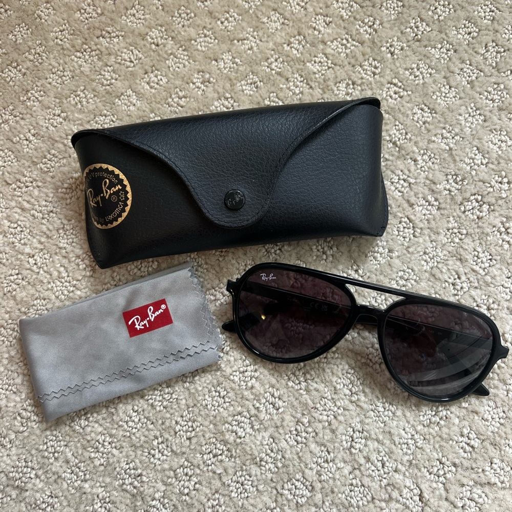 Ray-Ban Black Aviators